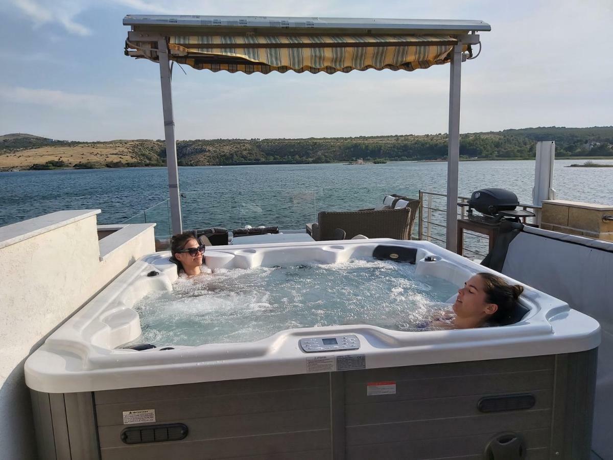 Luxury Apartment By The Sea With Private Whirlpool And Terrace 50M2 Posedarje Exterior foto