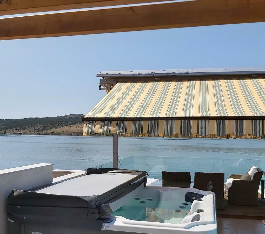 Luxury Apartment By The Sea With Private Whirlpool And Terrace 50M2 Posedarje Exterior foto